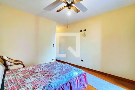 Casa à venda com 214m², 3 quartos e 4 vagasSuíte