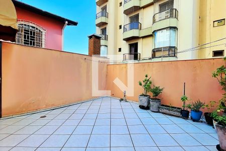 Casa à venda com 214m², 3 quartos e 4 vagasQuintal