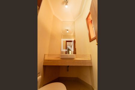 Lavabo de casa de condomínio para alugar com 4 quartos, 282m² em Residencial Morada dos Pássaros-aldeia da Serra, Barueri