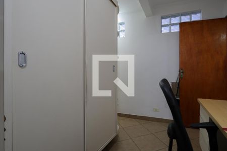 Casa à venda com 500m², 3 quartos e 4 vagas Casa à venda com 500m², 3 quartos e 4 vagasEscritório