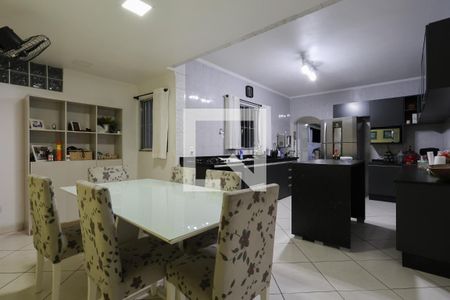 Casa à venda com 500m², 3 quartos e 4 vagas Casa à venda com 500m², 3 quartos e 4 vagasCozinha