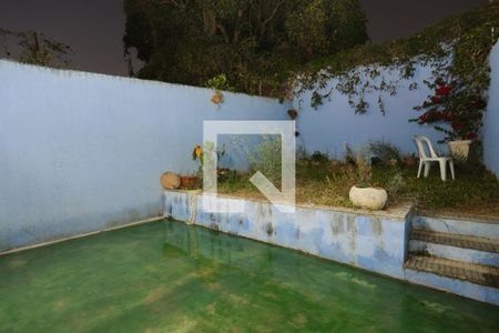 Casa à venda com 500m², 3 quartos e 4 vagas Casa à venda com 500m², 3 quartos e 4 vagasQuintal e jardim