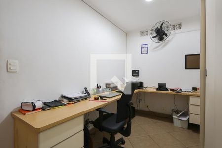 Casa à venda com 500m², 3 quartos e 4 vagas Casa à venda com 500m², 3 quartos e 4 vagasEscritório