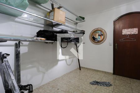 Casa à venda com 500m², 3 quartos e 4 vagas Casa à venda com 500m², 3 quartos e 4 vagasQuarto de serviço