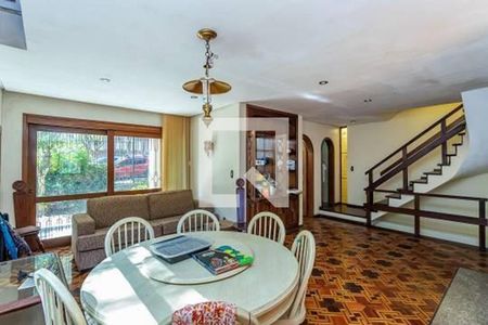 Casa à venda com 3 quartos, 300m² em Petrópolis, Porto Alegre