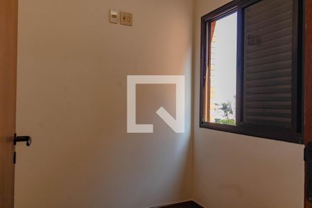 Apartamento à venda com 143m², 3 quartos e 3 vagas Apartamento à venda com 143m², 3 quartos e 3 vagasQuarto de Serviço