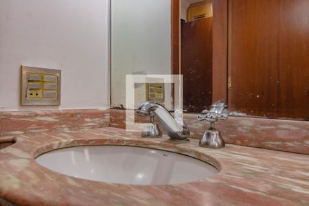 Apartamento à venda com 143m², 3 quartos e 3 vagas Apartamento à venda com 143m², 3 quartos e 3 vagasBanheiro 2