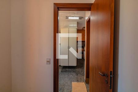 Apartamento à venda com 143m², 3 quartos e 3 vagas Apartamento à venda com 143m², 3 quartos e 3 vagasQuarto de Serviço