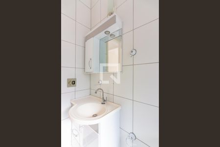 Banheiro de apartamento para alugar com 2 quartos, 52m² em Jardim Roberto, Osasco
