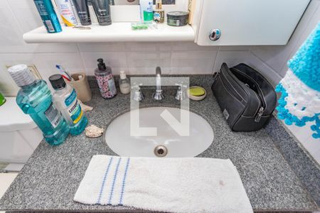 Casa de condomínio à venda com 192m², 3 quartos e 4 vagasBanheiro do Quarto 2