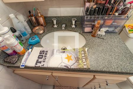 Casa de condomínio à venda com 192m², 3 quartos e 4 vagasBanheiro do Quarto 1