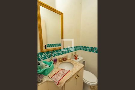 Casa de condomínio à venda com 192m², 3 quartos e 4 vagasLavabo