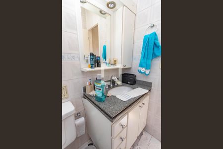 Casa de condomínio à venda com 192m², 3 quartos e 4 vagasBanheiro do Quarto 2