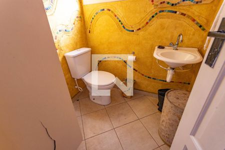 Casa de condomínio à venda com 192m², 3 quartos e 4 vagasBanheiro de Serviço