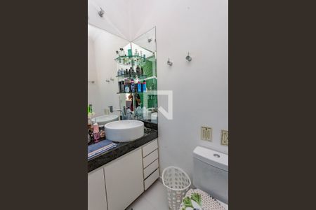 Casa de condomínio à venda com 192m², 3 quartos e 4 vagasBanheiro do Quarto 3