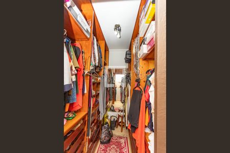 Casa de condomínio à venda com 192m², 3 quartos e 4 vagasCloset