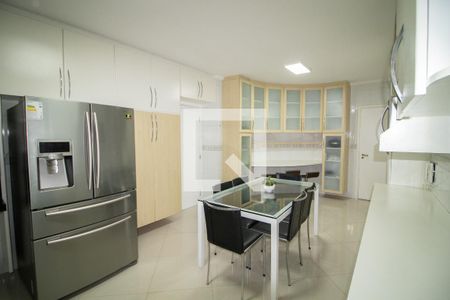 Casa para alugar com 380m², 5 quartos e 5 vagasCozinha