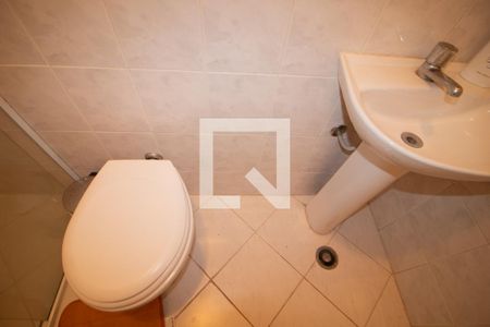 Casa para alugar com 380m², 5 quartos e 5 vagasBanheiro da Área de Serviço