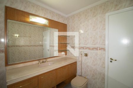 Casa para alugar com 380m², 5 quartos e 5 vagasBanheiro da Suíte 1