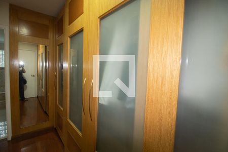 Casa para alugar com 380m², 5 quartos e 5 vagasArmários da Suite 1