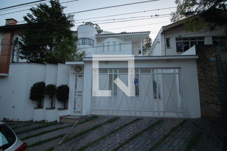 Casa para alugar com 380m², 5 quartos e 5 vagasFachada