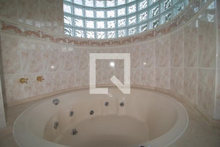 Casa para alugar com 380m², 5 quartos e 5 vagasBanheiro da Suíte 1