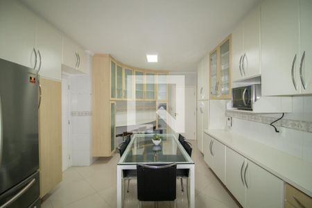 Casa para alugar com 380m², 5 quartos e 5 vagasCozinha