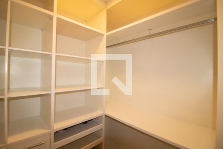 Casa para alugar com 380m², 5 quartos e 5 vagasArmário da Suite 4