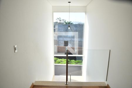 Casa de condomínio para alugar com 370m², 4 quartos e 6 vagasCorredor