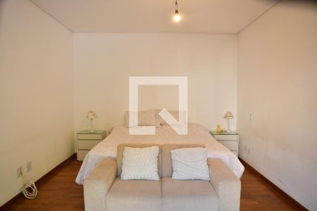 Casa de condomínio para alugar com 370m², 4 quartos e 6 vagasSuíte 4