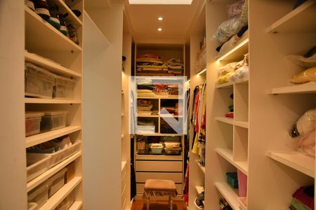 Casa de condomínio para alugar com 370m², 4 quartos e 6 vagasSuíte 4