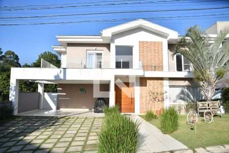 Casa de condomínio para alugar com 370m², 4 quartos e 6 vagasFachada