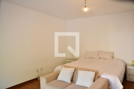 Casa de condomínio para alugar com 370m², 4 quartos e 6 vagasSuíte 4