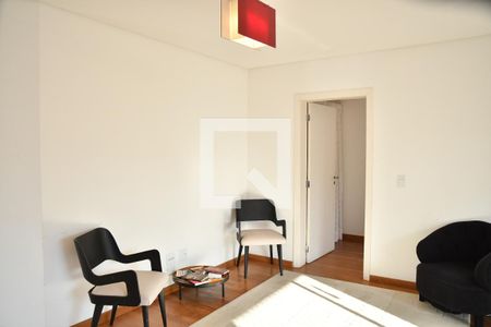 Casa de condomínio para alugar com 370m², 4 quartos e 6 vagasCorredor