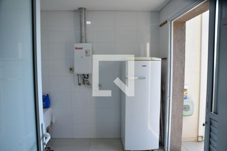 Casa de condomínio para alugar com 370m², 4 quartos e 6 vagasÁrea de Serviço