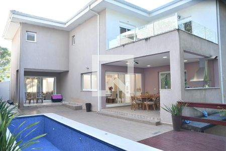 Casa de condomínio para alugar com 370m², 4 quartos e 6 vagasQuintal