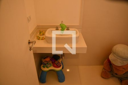 Casa de condomínio para alugar com 370m², 4 quartos e 6 vagasBanheiro da Suíte 3