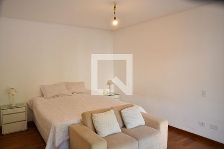 Casa de condomínio para alugar com 370m², 4 quartos e 6 vagasSuíte 4