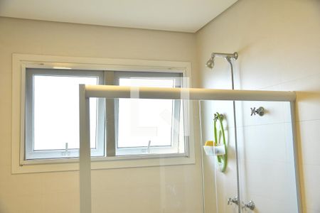 Casa de condomínio para alugar com 370m², 4 quartos e 6 vagasBanheiro da Suíte 4