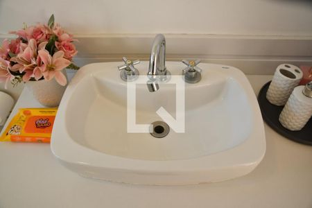 Casa de condomínio para alugar com 370m², 4 quartos e 6 vagasBanheiro da Suíte 2