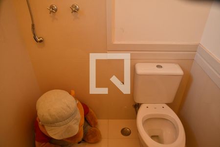 Casa de condomínio para alugar com 370m², 4 quartos e 6 vagasBanheiro da Suíte 3