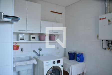 Casa de condomínio para alugar com 370m², 4 quartos e 6 vagasÁrea de Serviço