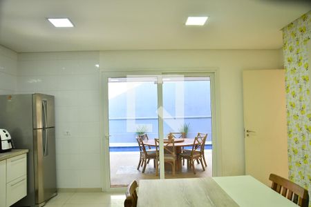 Casa de condomínio para alugar com 370m², 4 quartos e 6 vagasCozinha