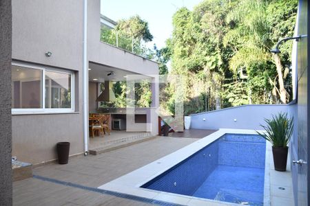 Casa de condomínio para alugar com 370m², 4 quartos e 6 vagasQuintal