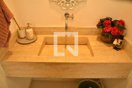 Casa de condomínio para alugar com 370m², 4 quartos e 6 vagasLavabo