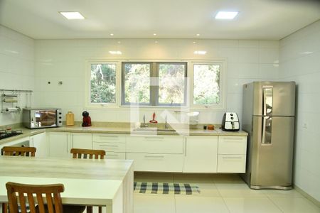 Casa de condomínio para alugar com 370m², 4 quartos e 6 vagasCozinha