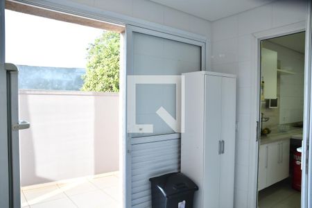 Casa de condomínio para alugar com 370m², 4 quartos e 6 vagasÁrea de Serviço