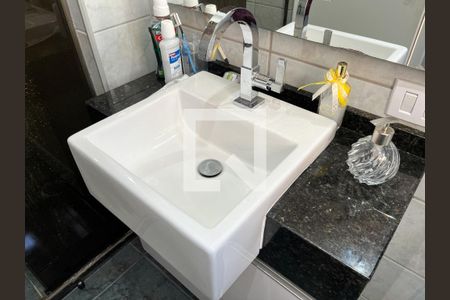 Banheiro de apartamento à venda com 2 quartos, 53m² em Piqueri, São Paulo