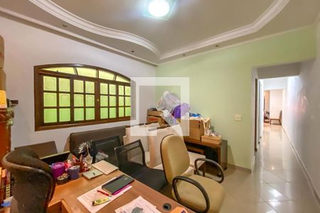 Casa à venda com 218m², 3 quartos e 2 vagasEscritório