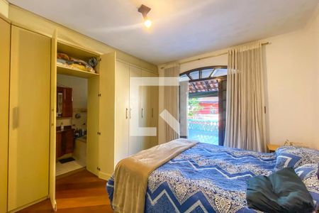 Casa à venda com 218m², 3 quartos e 2 vagasSuíte